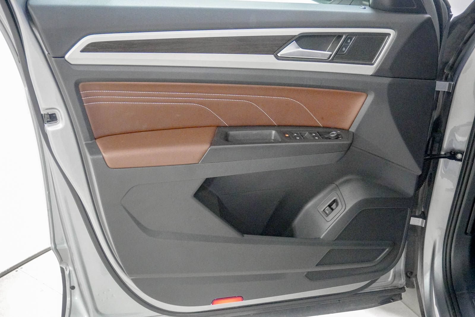 Used 2023 Volkswagen Atlas SE w/ Panoramic Sunroof Package AWD/4WD image 17