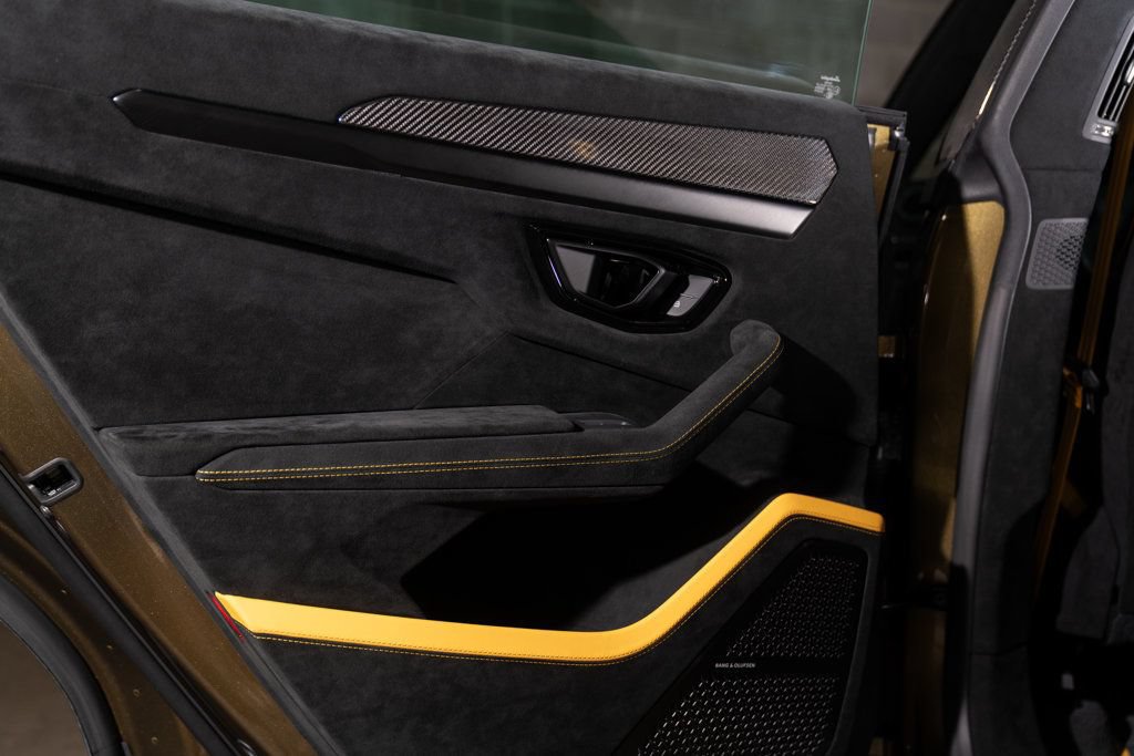 Used 2024 Lamborghini Urus Performante AWD/4WD image 25