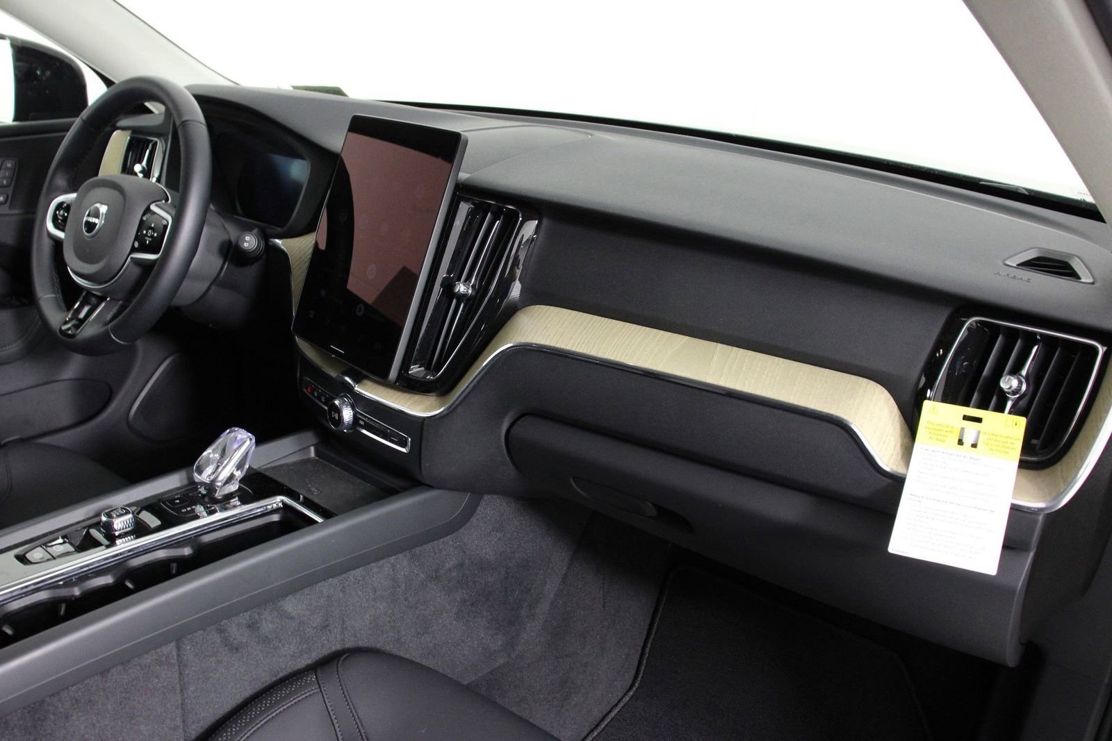 Certified 2026 Volvo XC60 B5 Plus AWD/4WD image 22