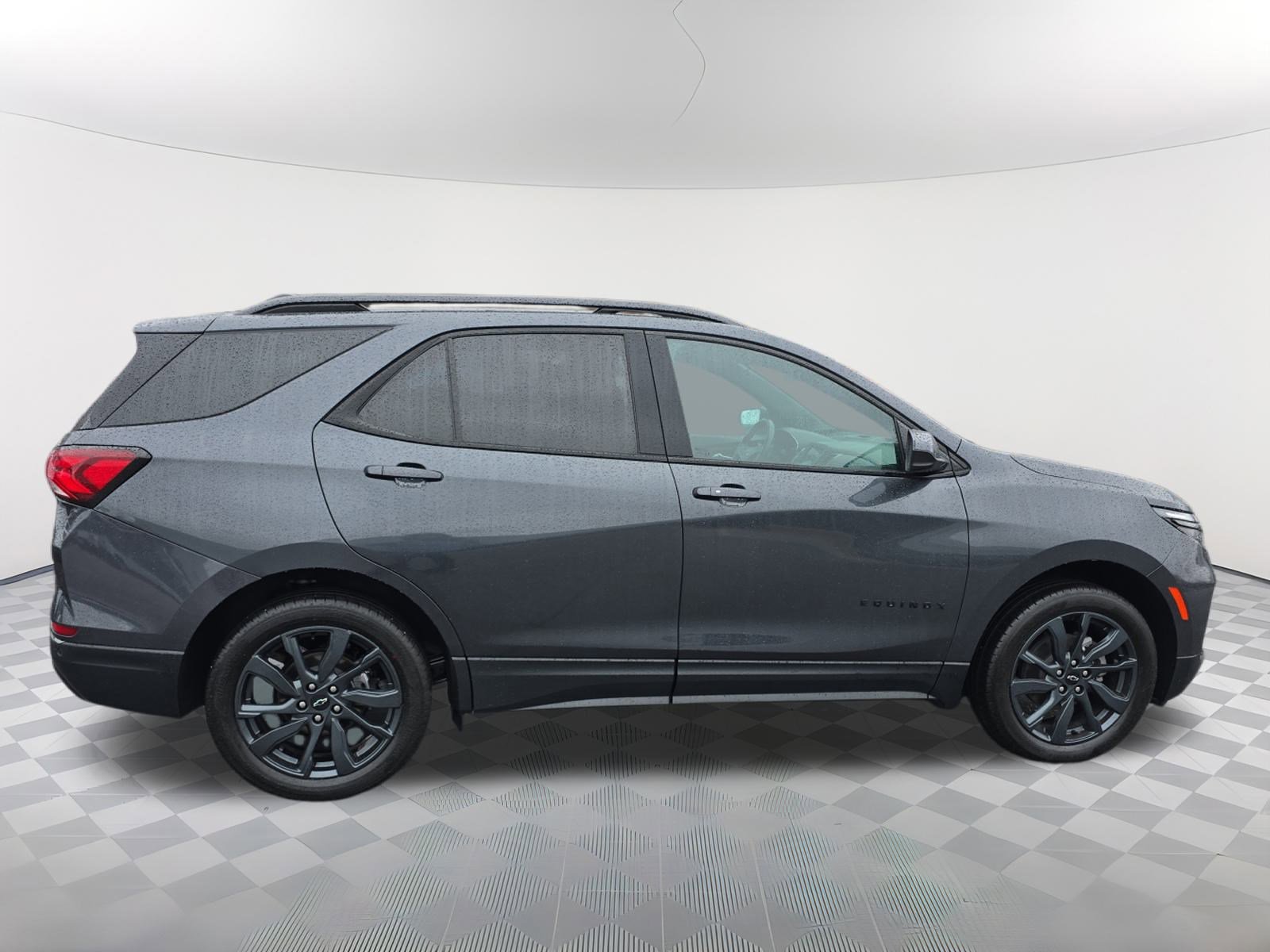 Used 2023 Chevrolet Equinox RS image 2