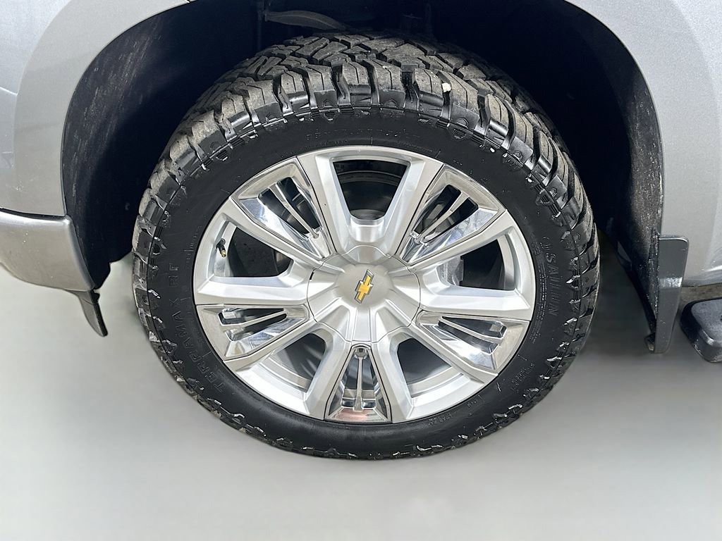 Used 2023 Chevrolet Silverado 1500 High Country w/ High Country Premium Package AWD/4WD image 8