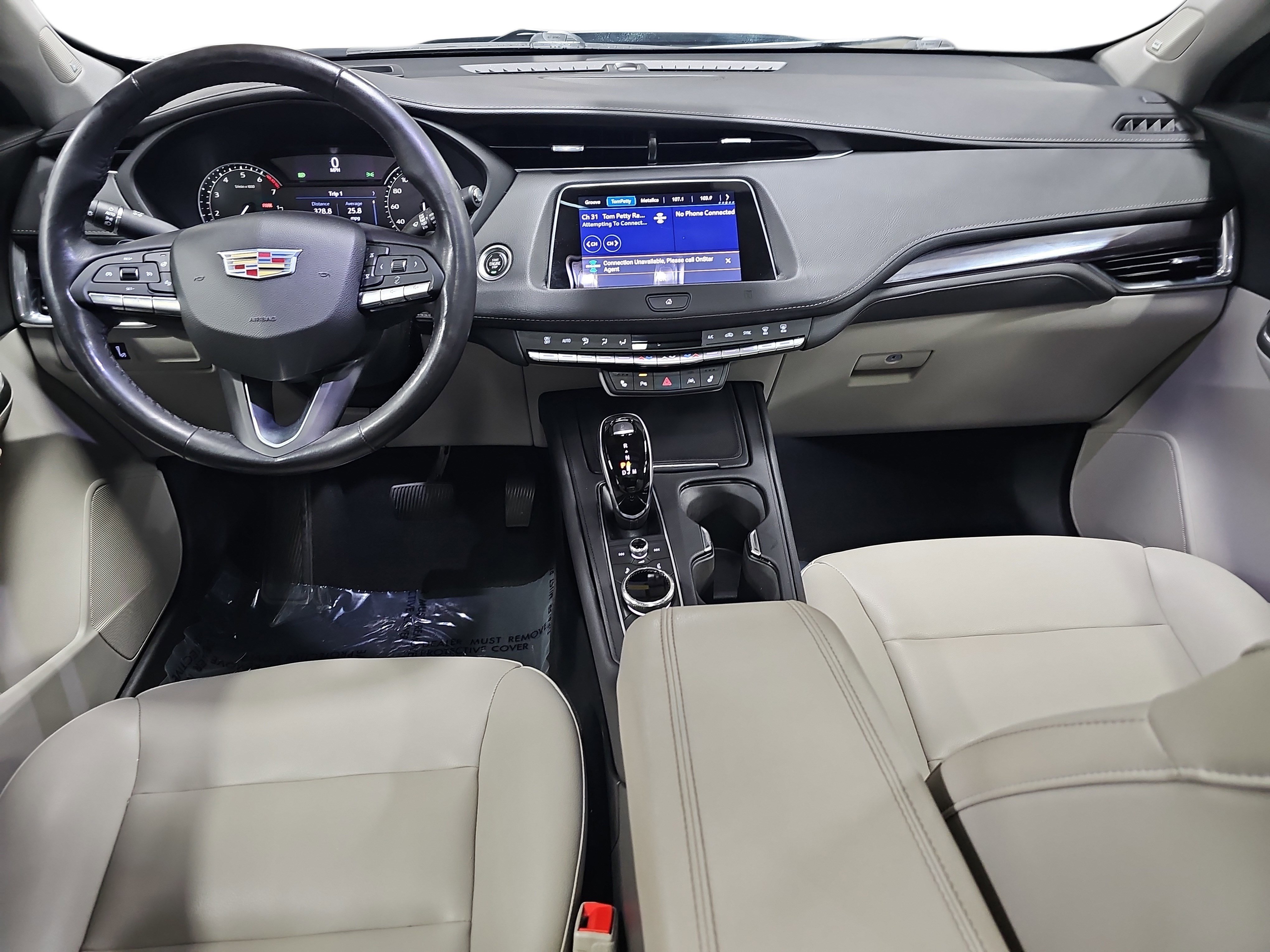 Used 2021 Cadillac XT4 Luxury w/ Cold Weather Package image 9