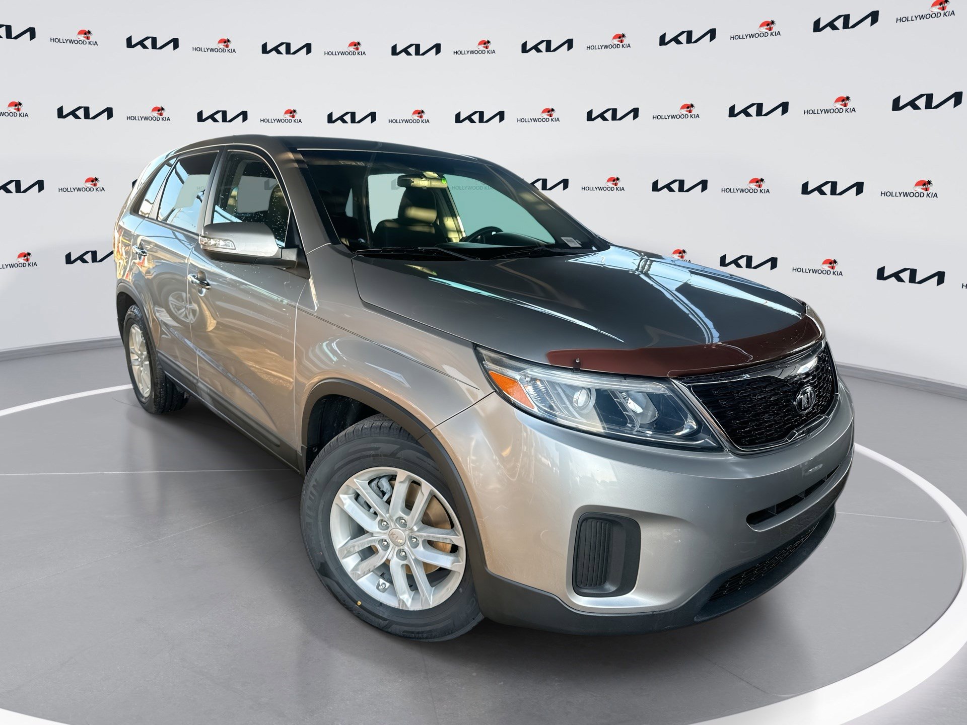 Used 2014 Kia Sorento LX image 1