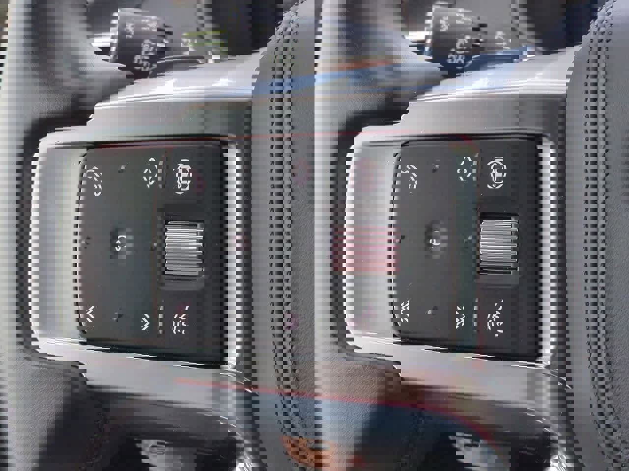 Used 2024 Land Rover Discovery Metropolitan Edition image 24