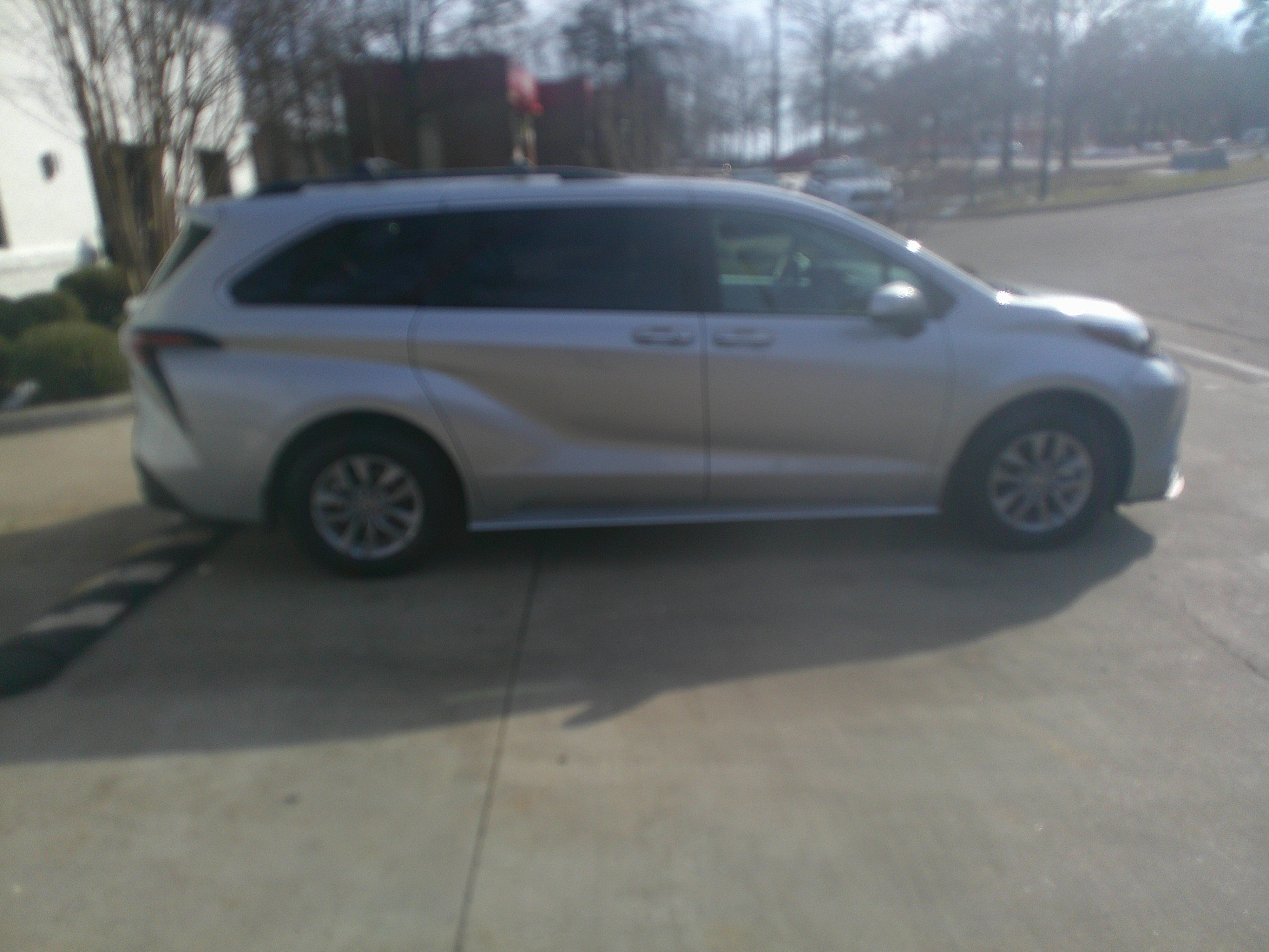 Used 2025 Toyota Sienna XLE image 14