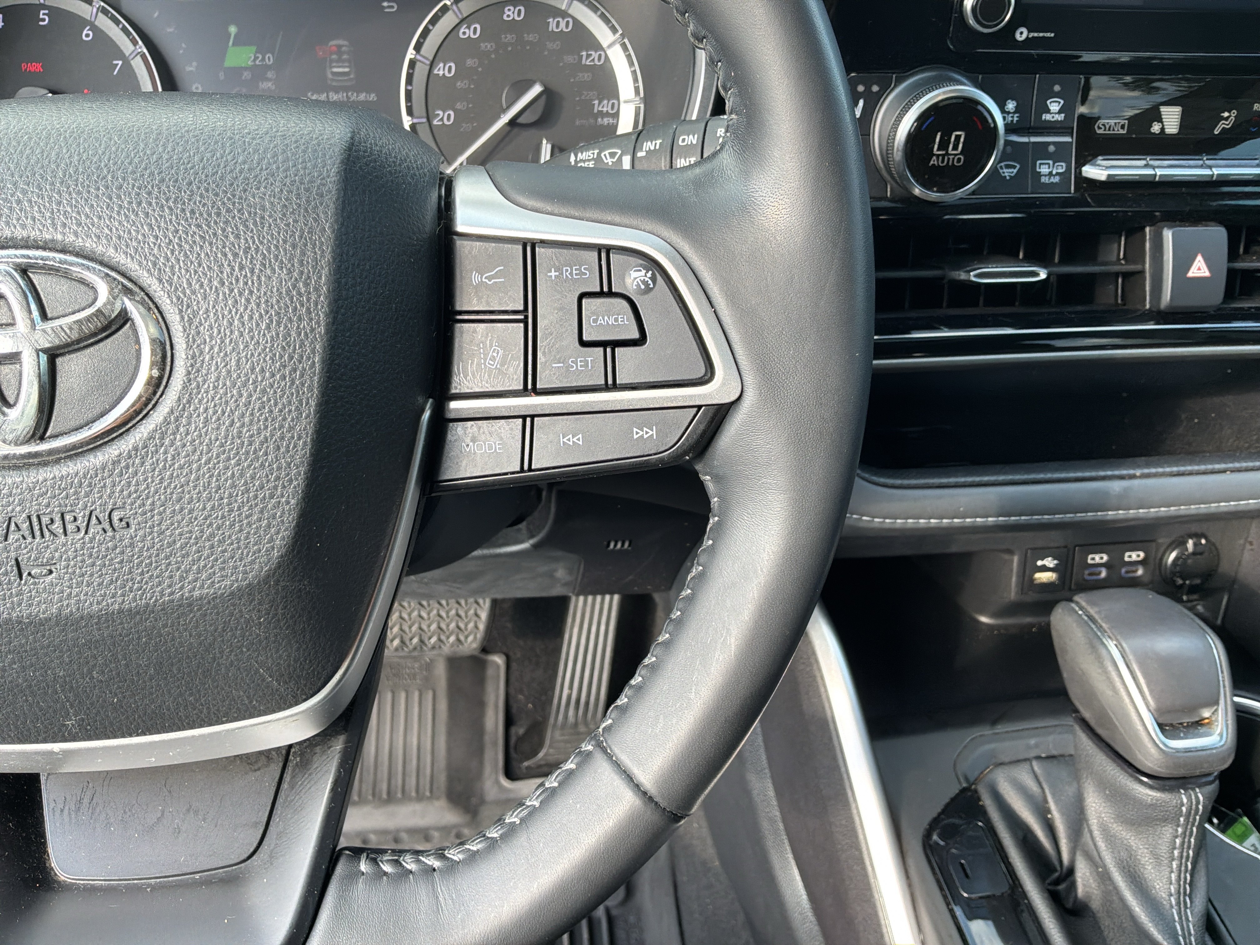 Used 2022 Toyota Highlander XLE FWD image 20