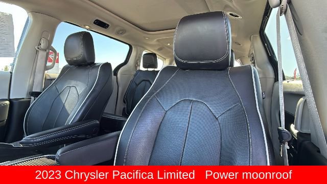 Used 2023 Chrysler Pacifica Limited FWD image 11
