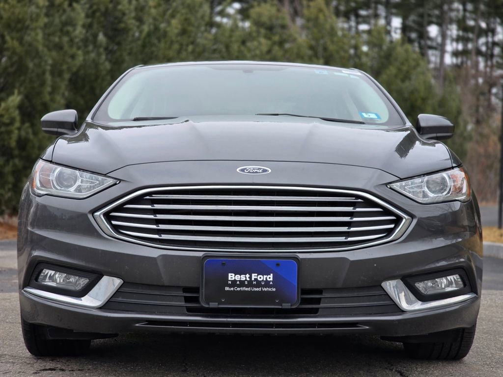 Used 2017 Ford Fusion SE w/ Equipment Group 201A image 2