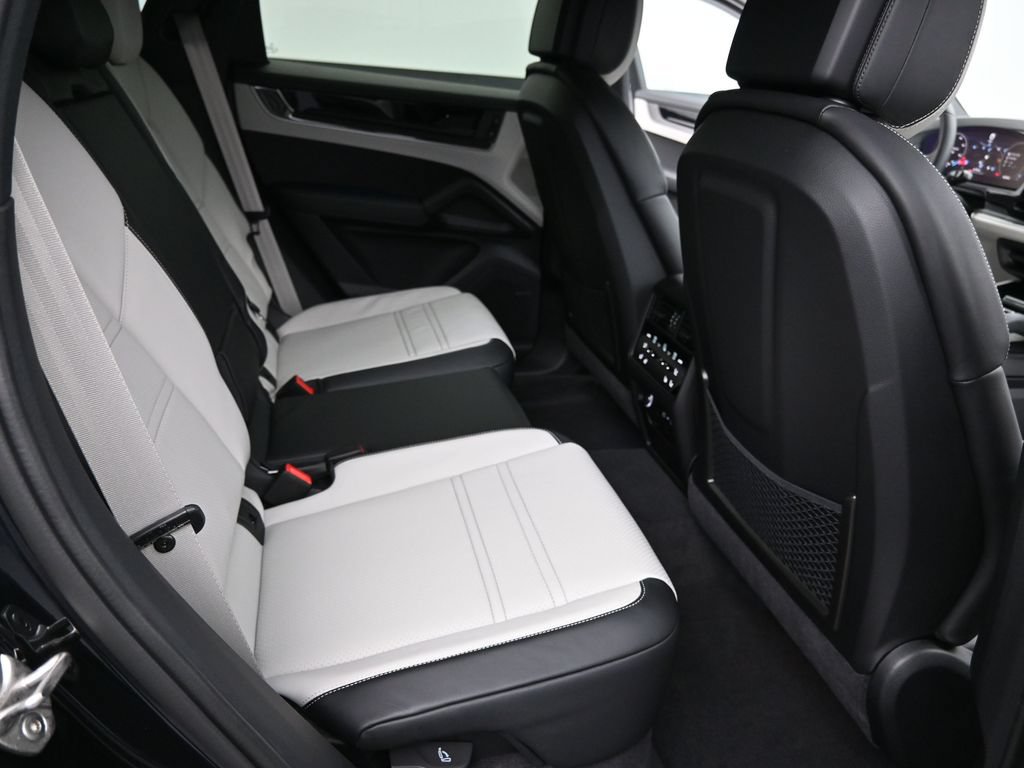 Certified 2026 Porsche Cayenne Coupe AWD/4WD image 19