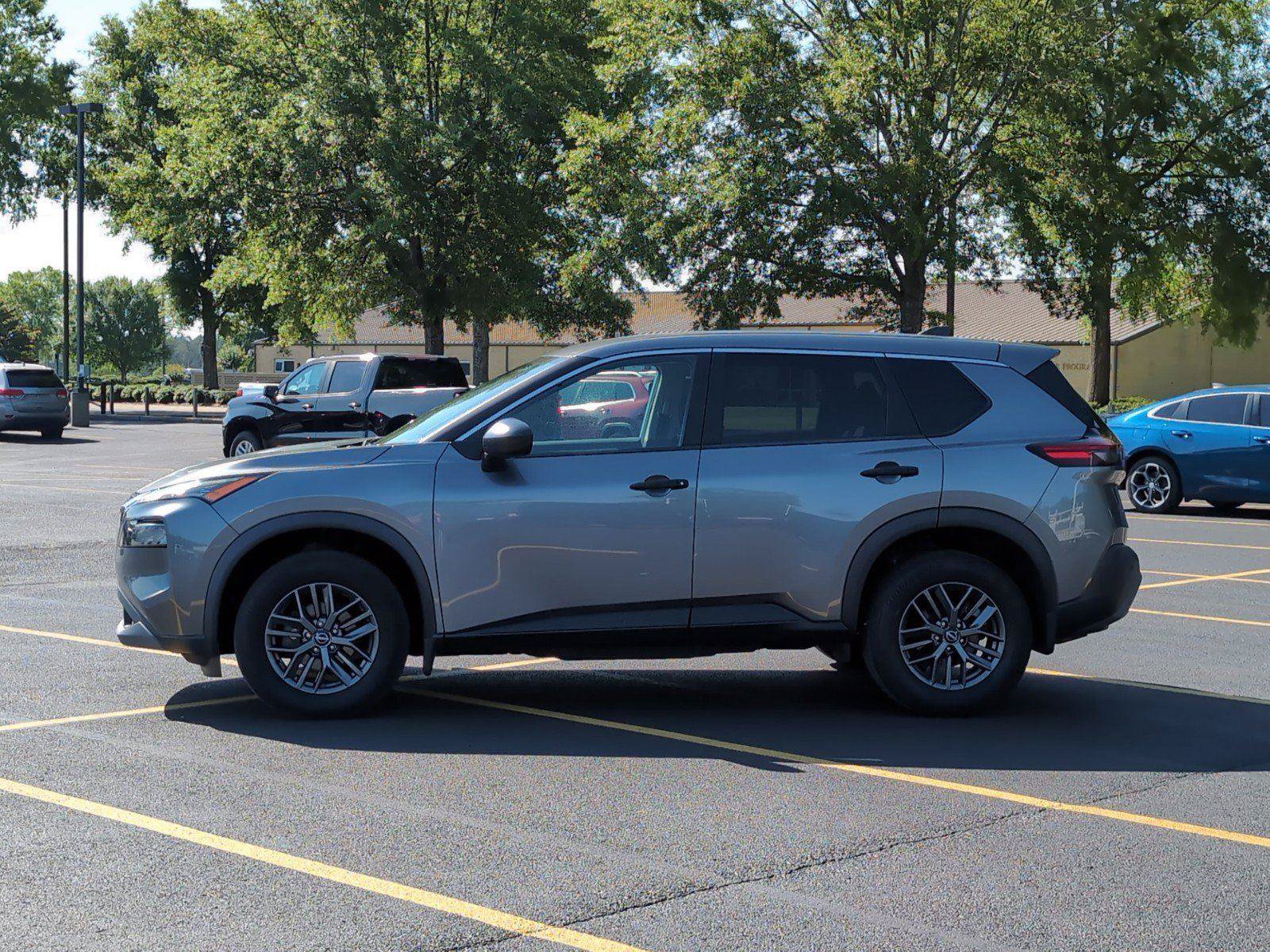 Used 2023 Nissan Rogue S FWD image 2