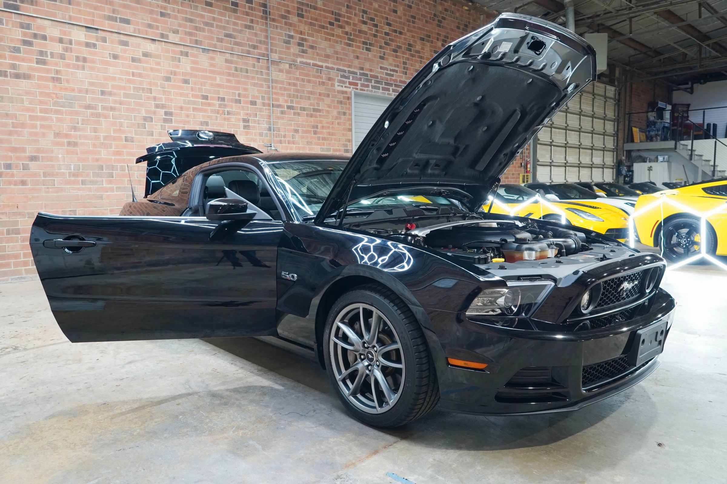 Used 2013 Ford Mustang GT Premium w/ Brembo Brake Pkg RWD image 24