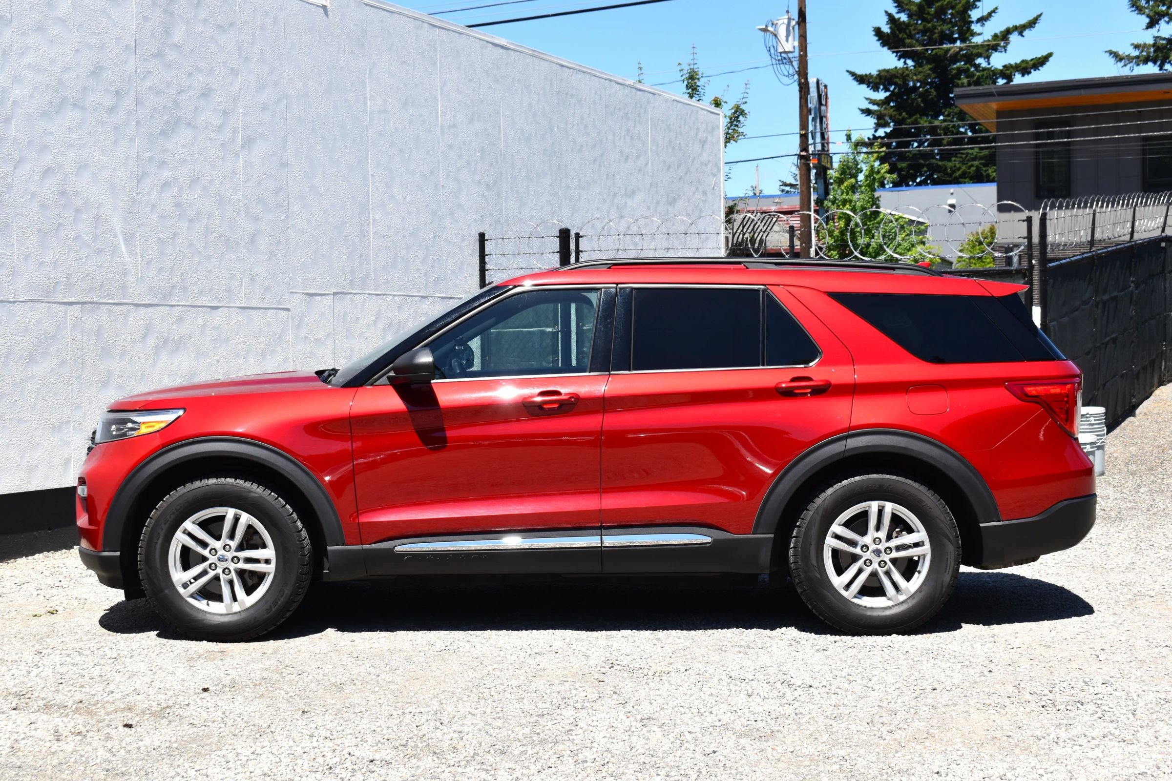 Used 2020 Ford Explorer XLT w/ Equipment Group 202A AWD/4WD image 60