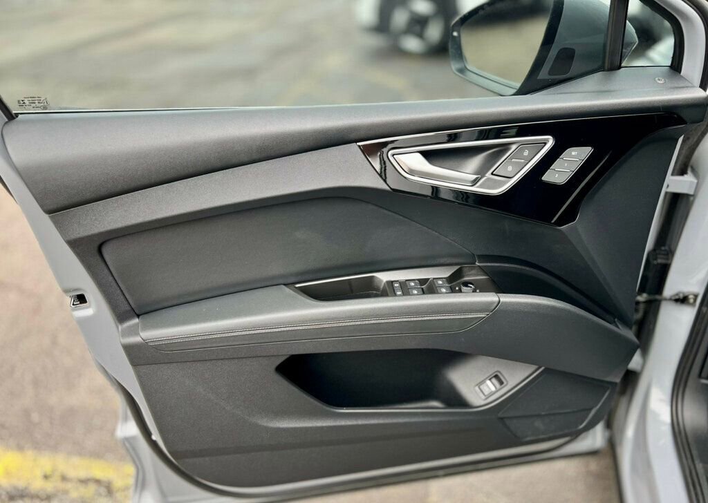 Used 2023 Audi Q4 e-tron Premium Plus w/ Premium Plus image 13