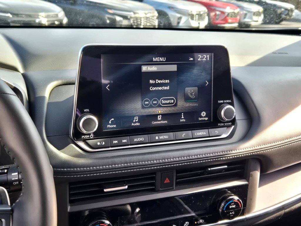 Used 2025 Nissan Rogue SV FWD image 24