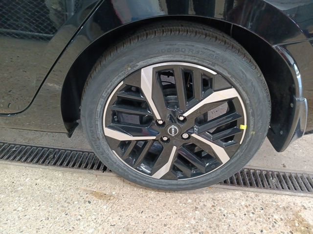 New 2025 Nissan Versa SR w/ Trunk Package image 33