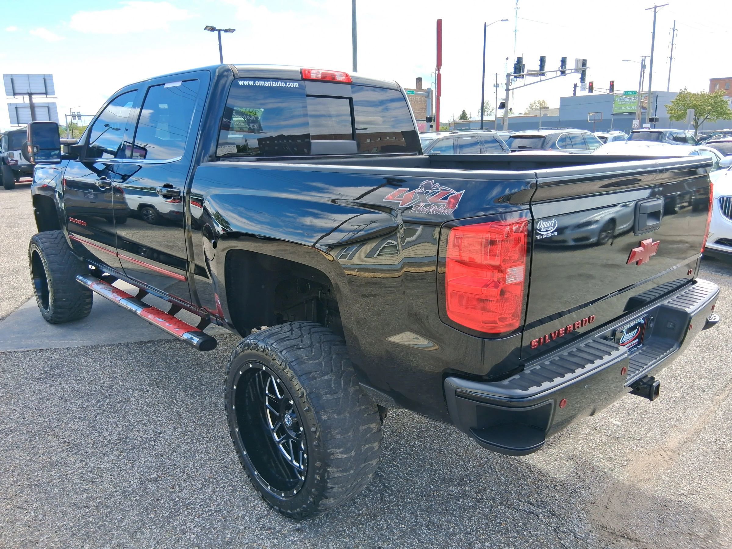 Used 2018 Chevrolet Silverado 1500 LT w/ All Star Edition AWD/4WD image 8