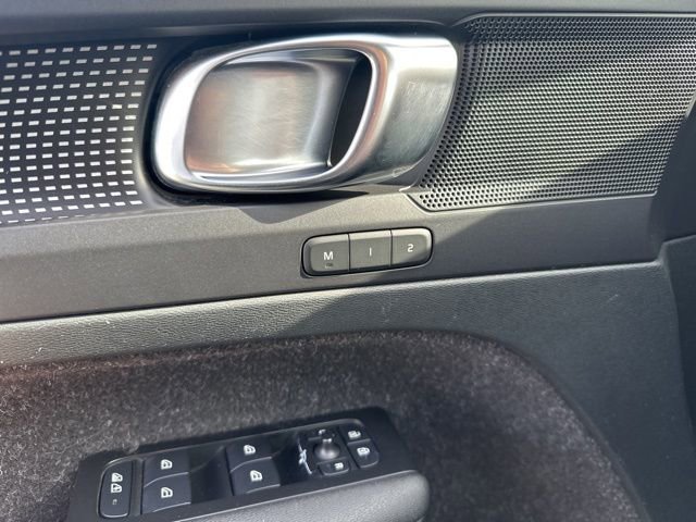 Used 2021 Volvo XC40 T5 R-Design w/ Climate Package image 30