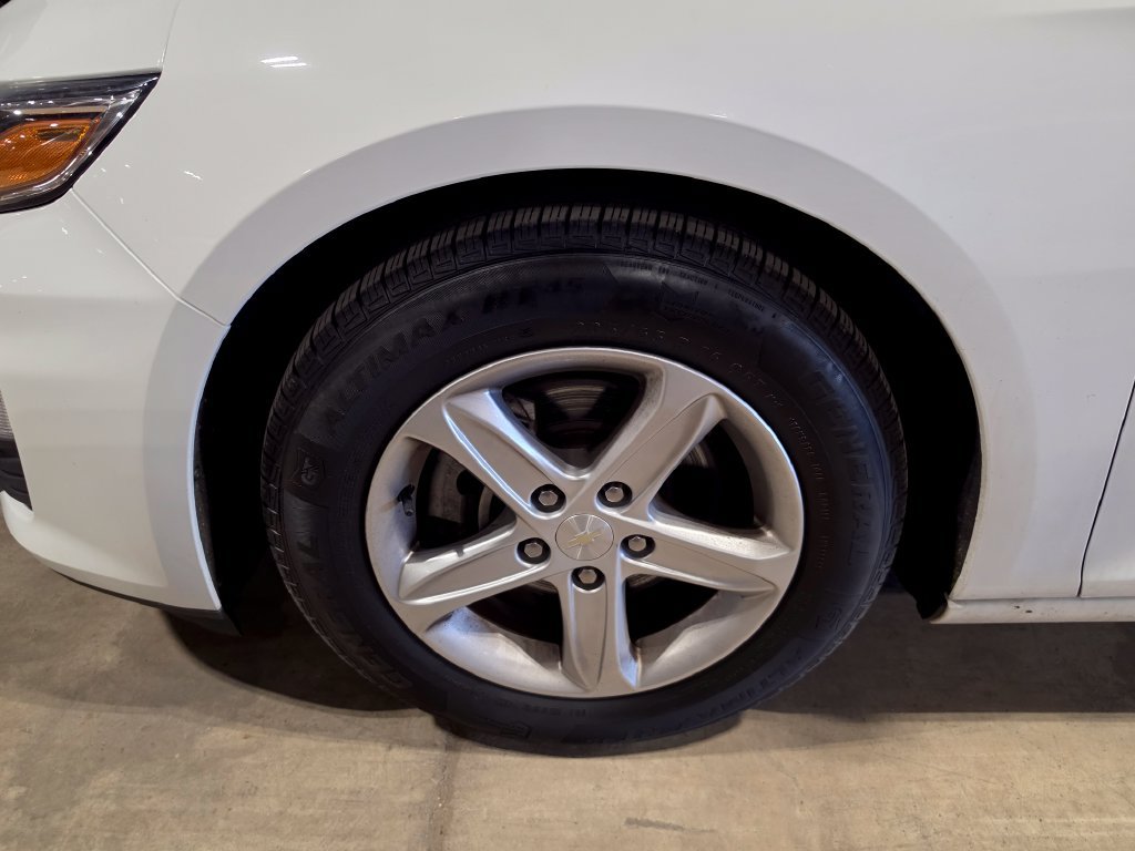 Used 2020 Chevrolet Malibu LS w/ Driver Confidence Package II FWD image 3
