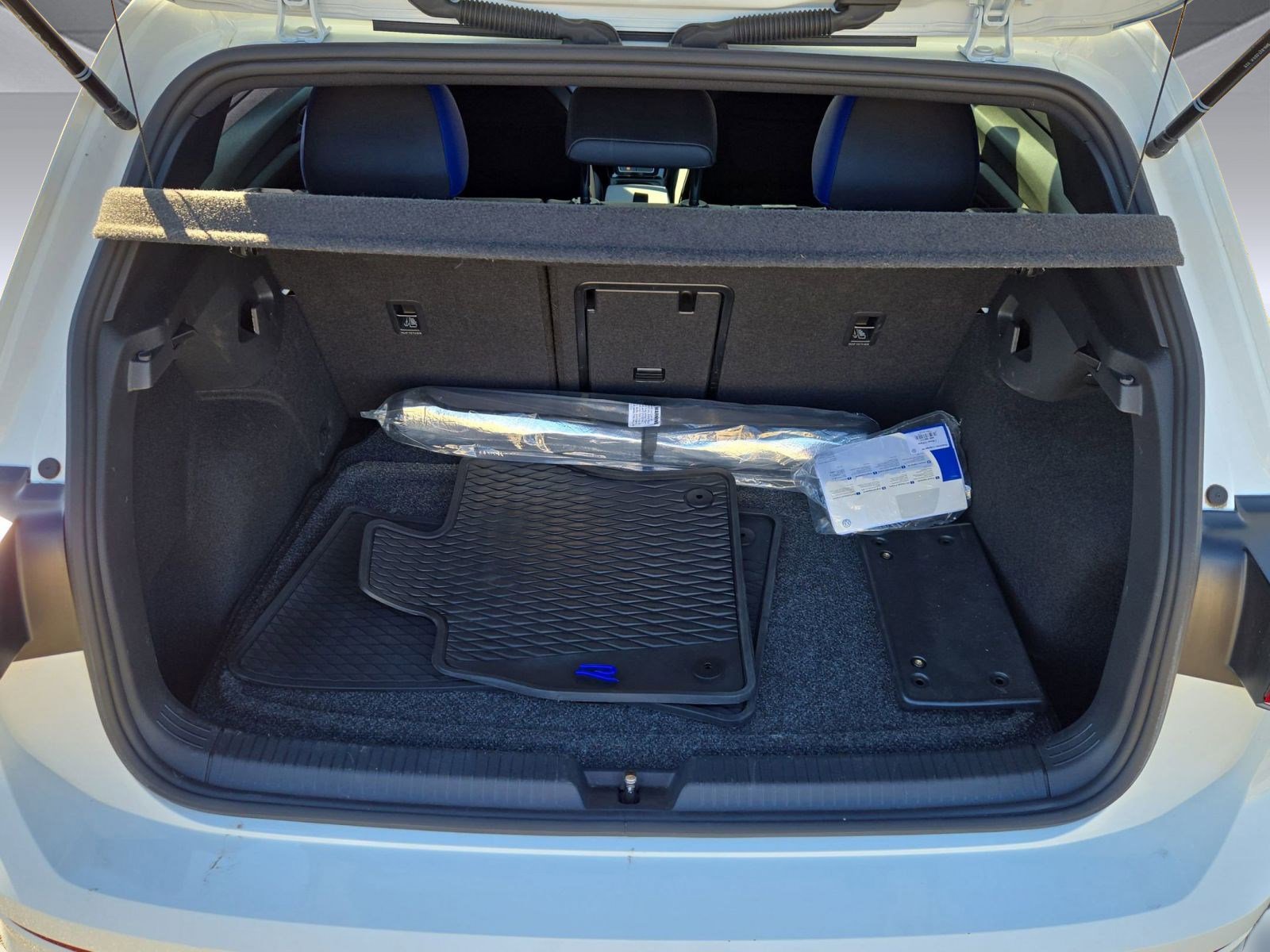 Used 2024 Volkswagen Golf R image 30