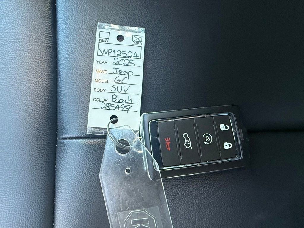 Certified 2025 Jeep Grand Cherokee Limited w/ Black Appearance Package image 44