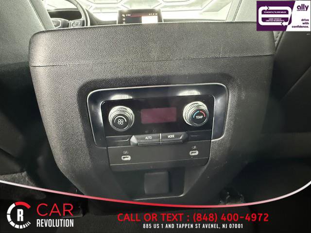 Used 2024 GMC Yukon XL SLT image 48