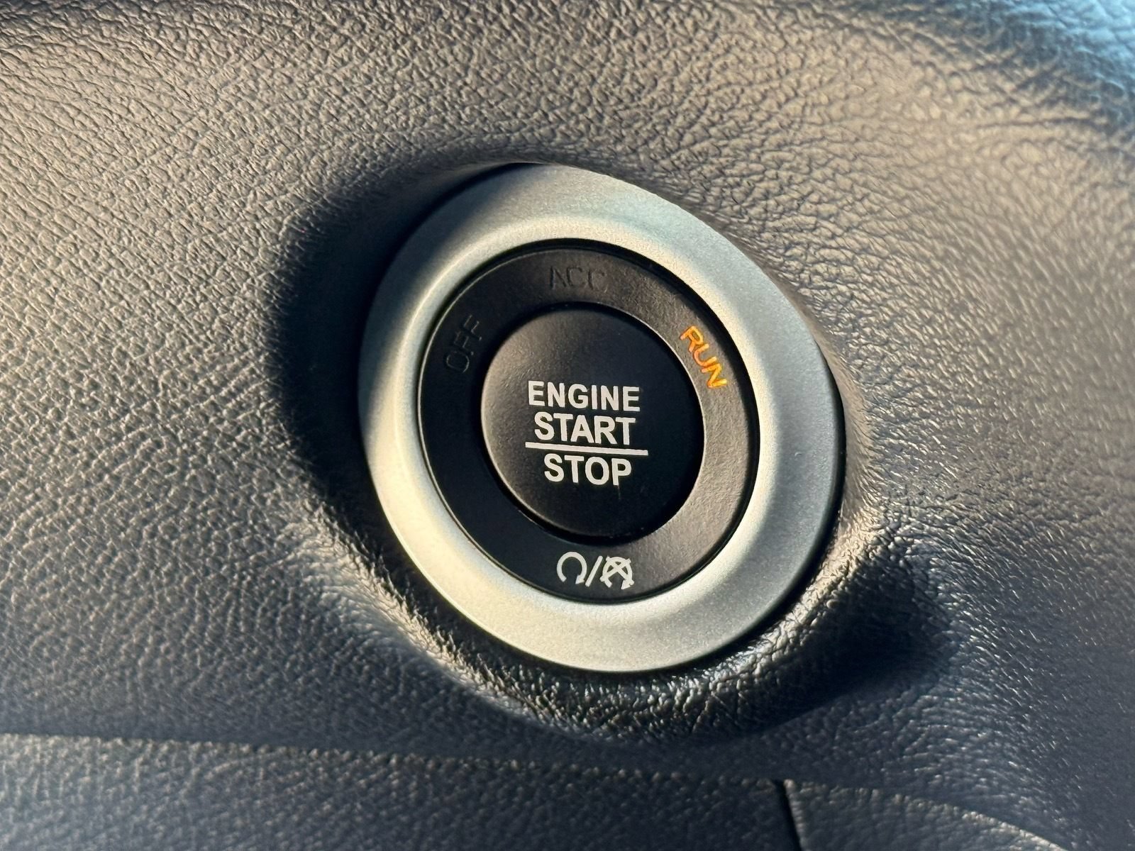 Used 2025 Chrysler Pacifica Select FWD image 25