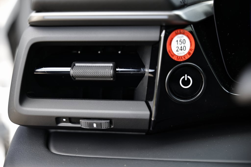 New 2025 Porsche Macan Electric image 21