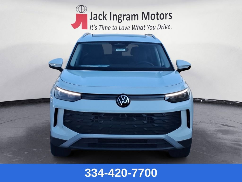 New 2025 Volkswagen Tiguan SE image 8