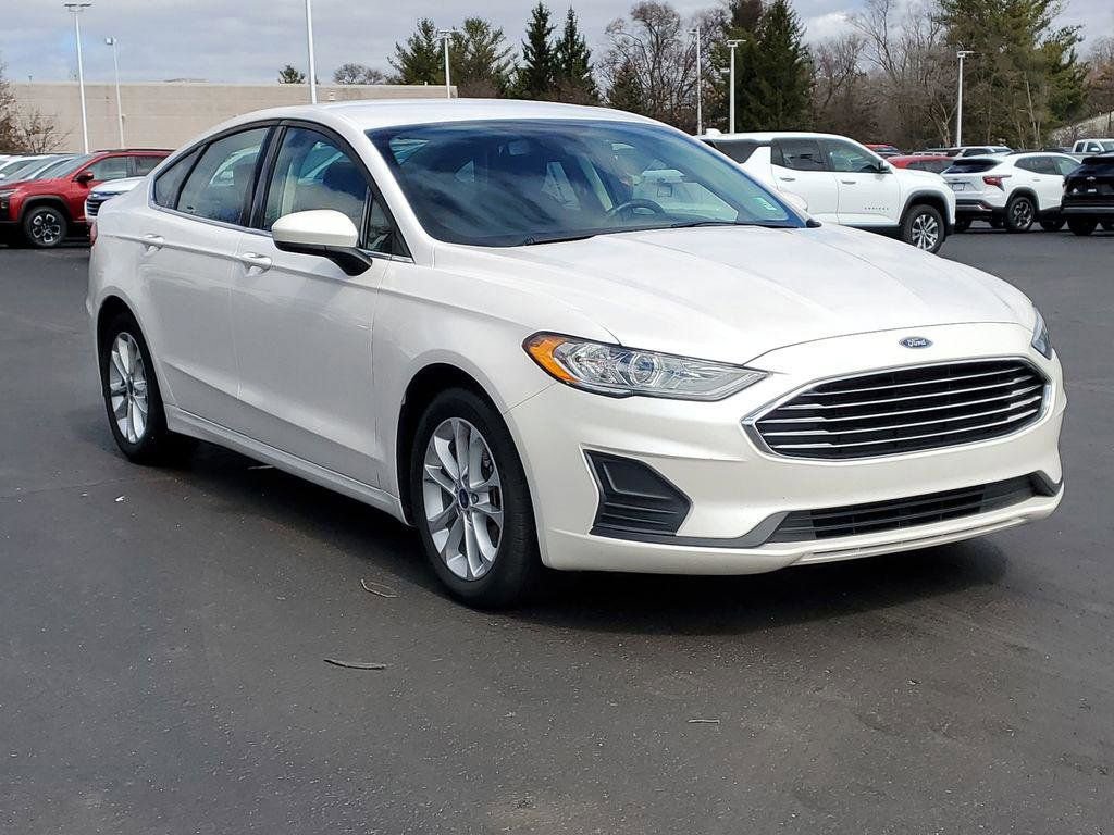 Used 2020 Ford Fusion SE image 2