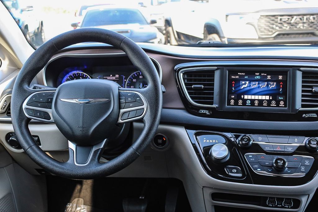 Used 2021 Chrysler Voyager L image 14