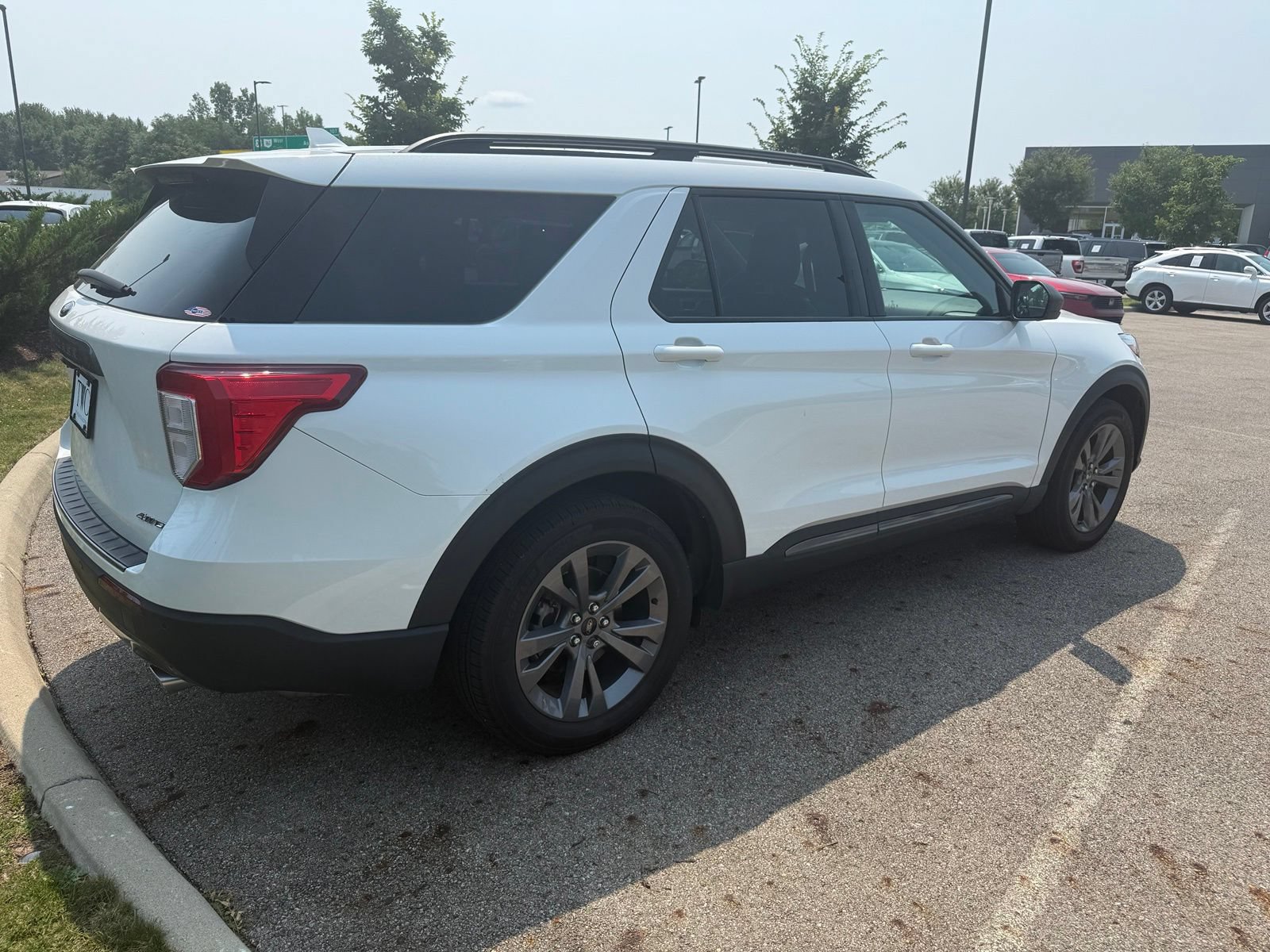 Used 2021 Ford Explorer XLT w/ Equipment Group 202A AWD/4WD image 5