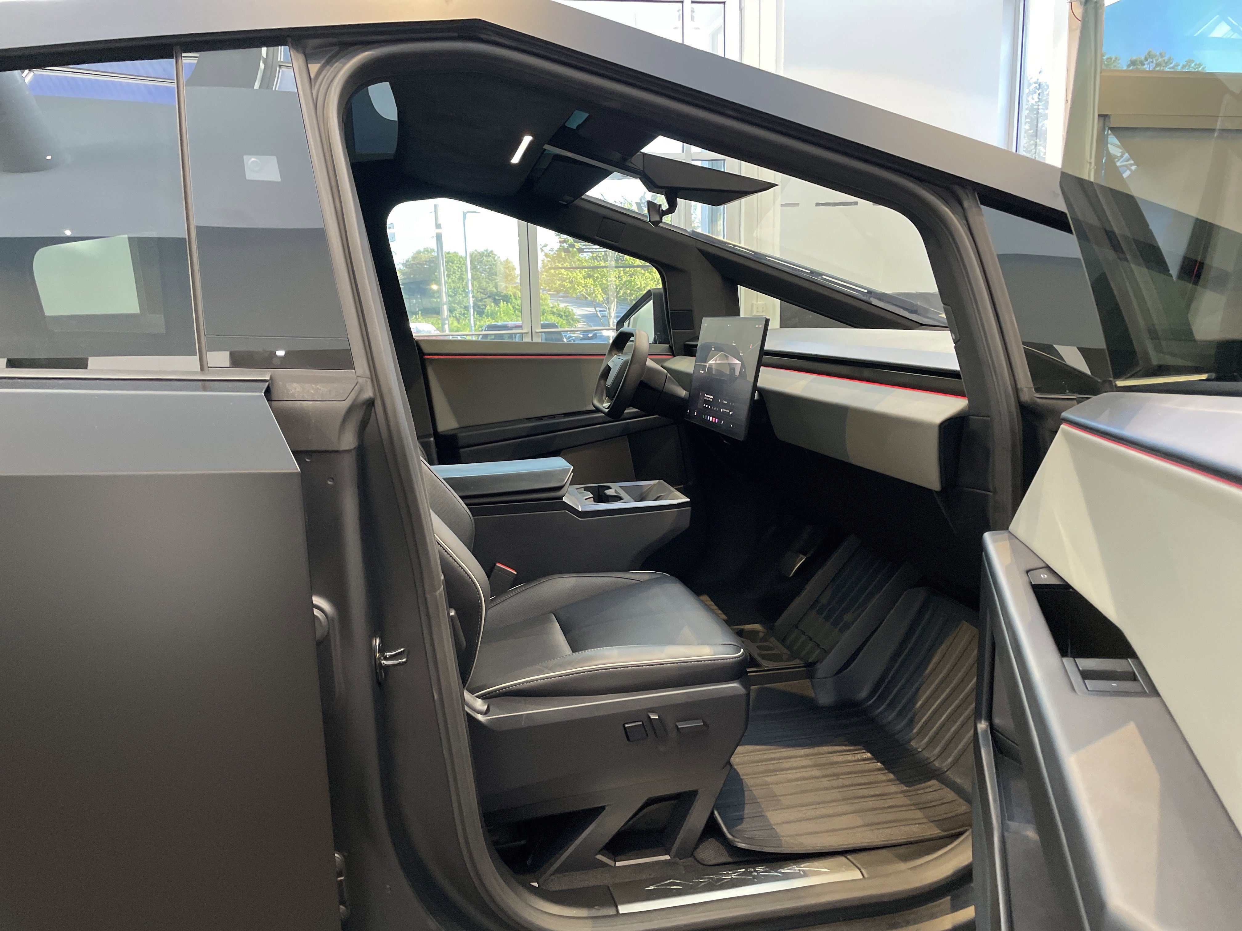 Used 2025 Tesla Cybertruck AWD Crew Cab image 38