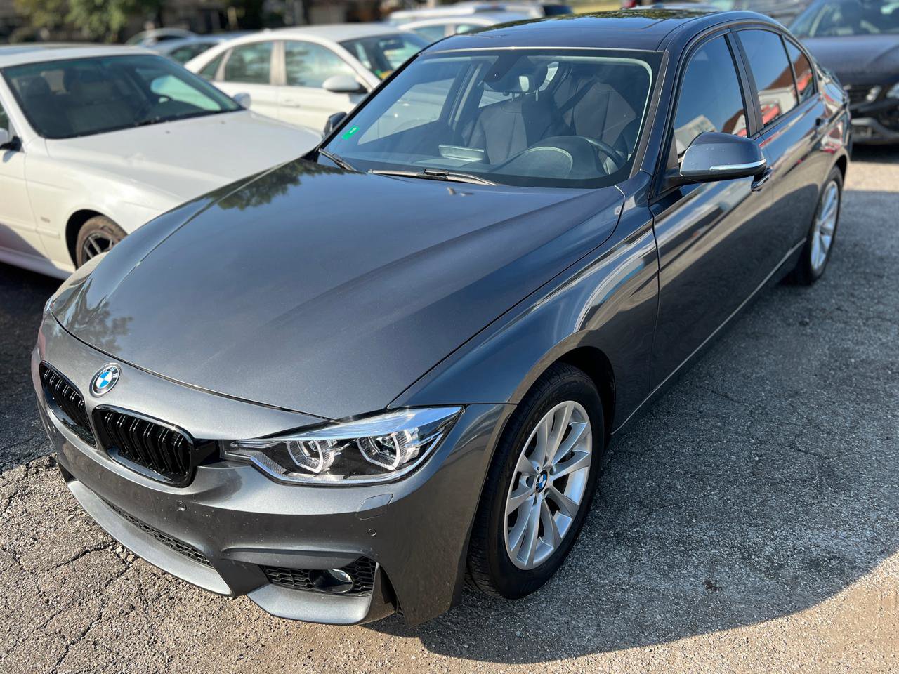 Used 2018 BMW 320i xDrive Sedan image 2