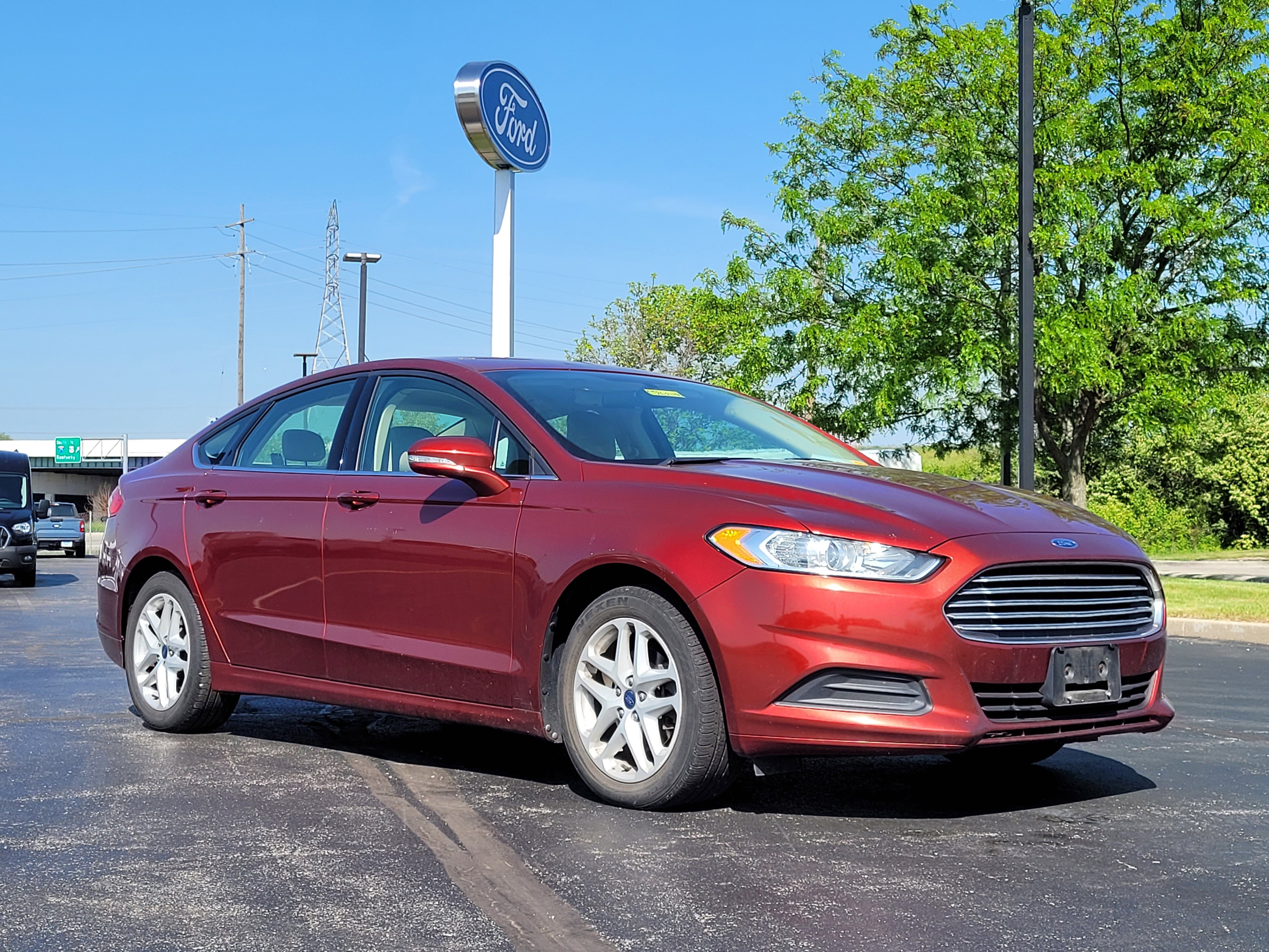 Used 2014 Ford Fusion SE FWD image 1