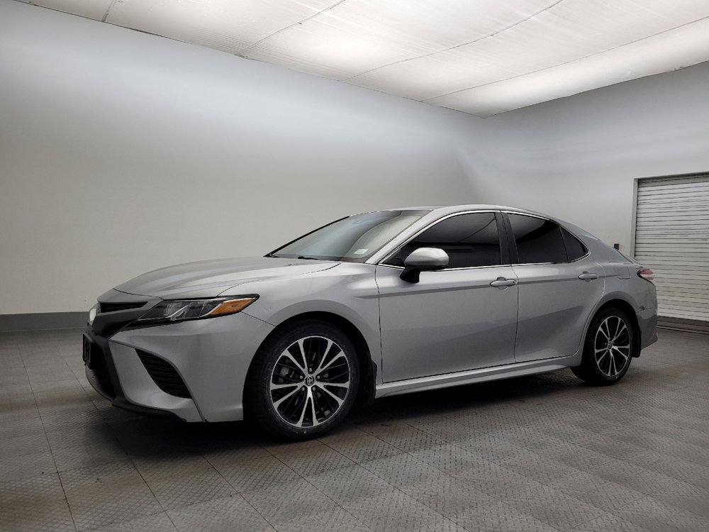Used 2020 Toyota Camry SE image 2