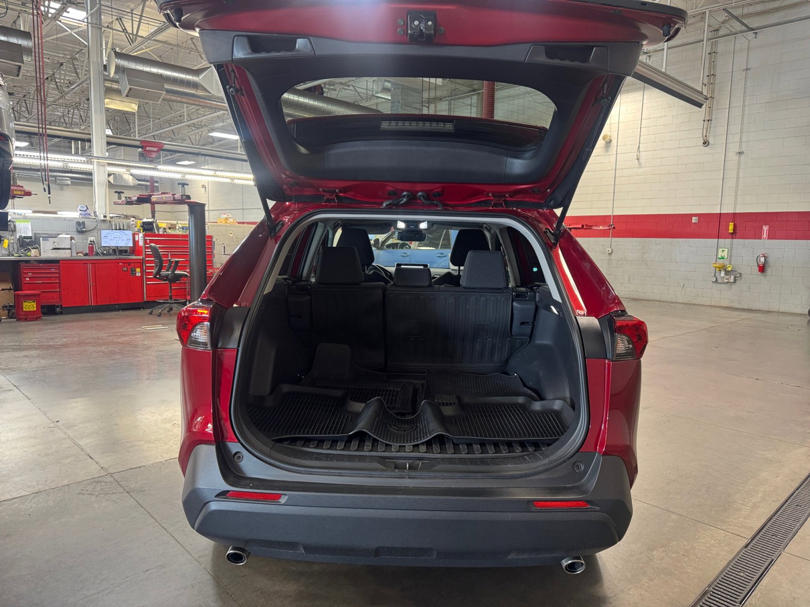 Certified 2025 Toyota RAV4 LE image 34