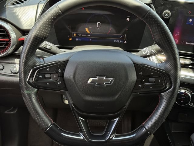 Used 2025 Chevrolet Trax RS FWD image 13