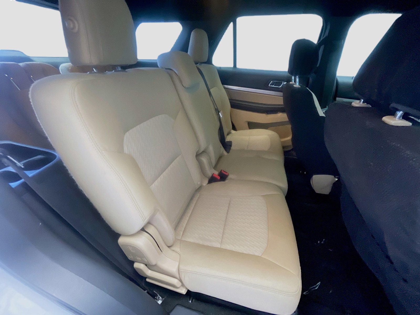 Used 2016 Ford Explorer FWD image 17