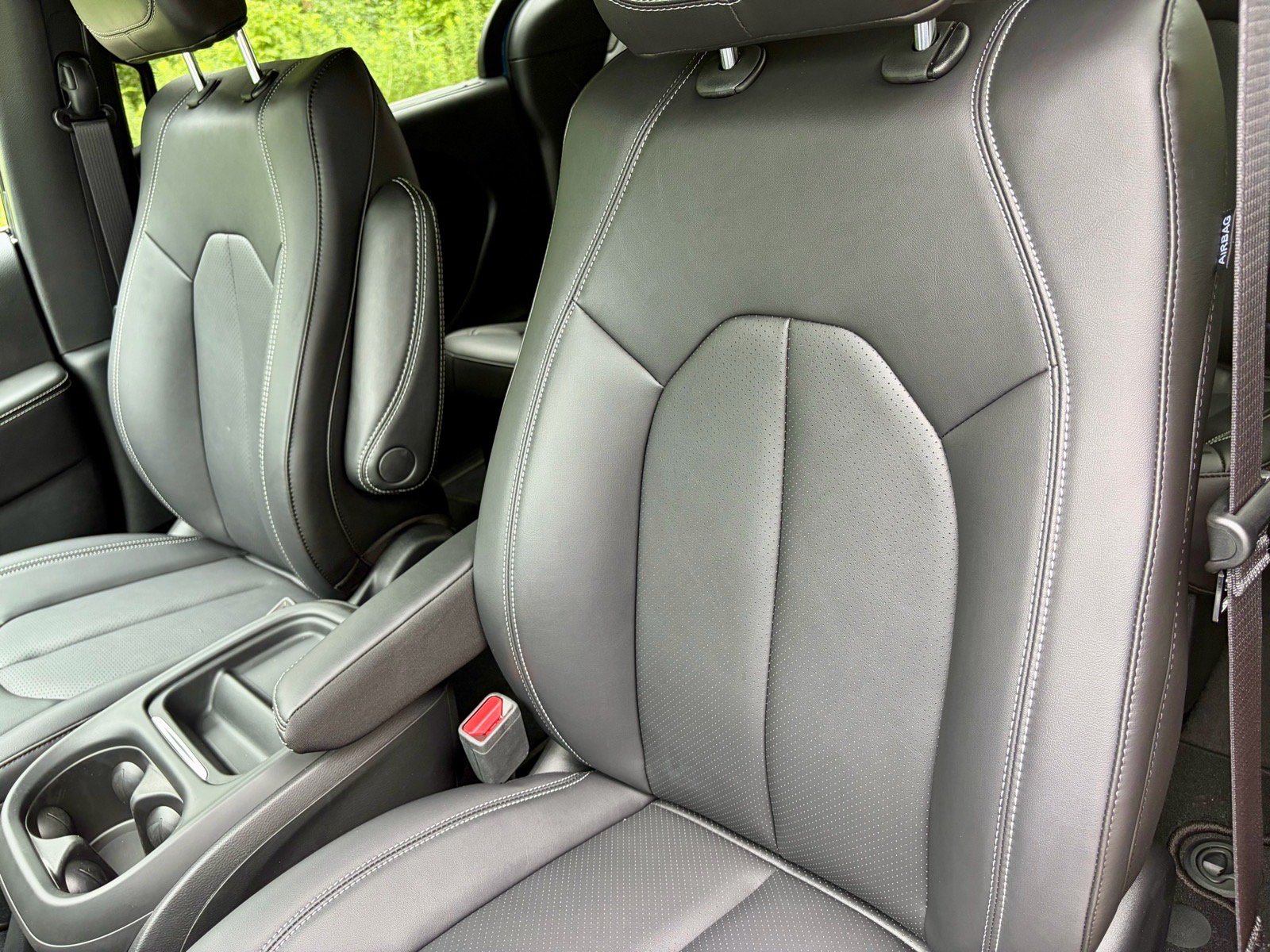 New 2027 Chrysler Pacifica Select FWD image 4