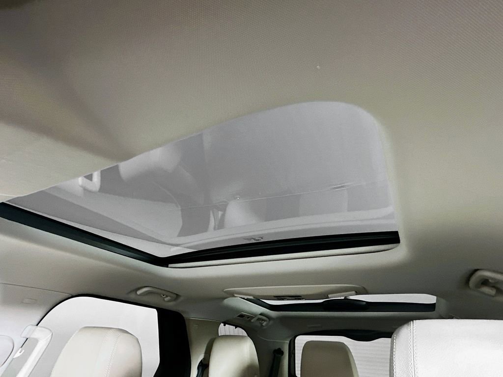 Used 2020 Land Rover Discovery Landmark image 21