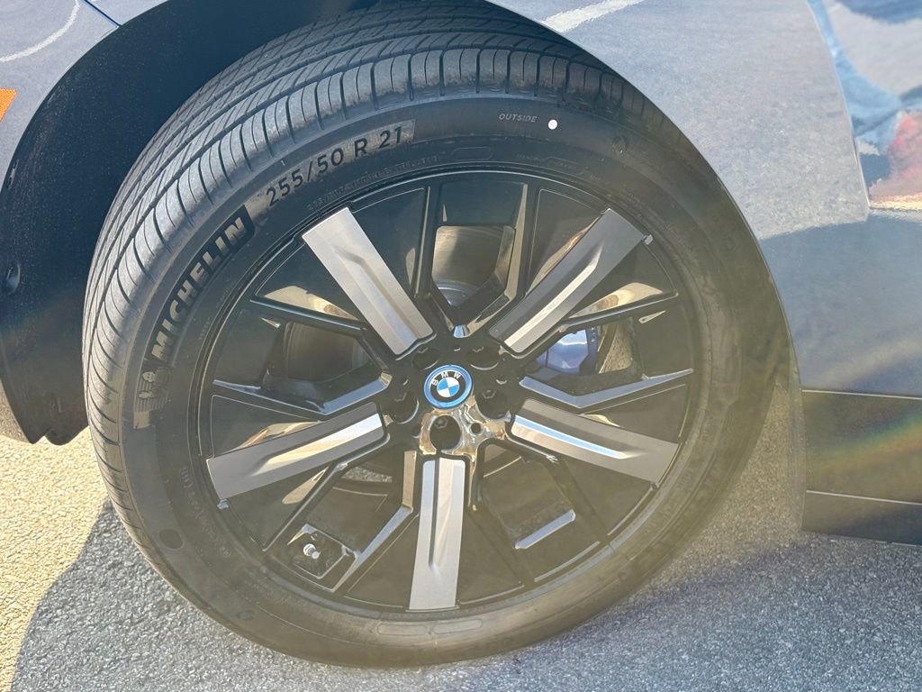 Used 2025 BMW iX xDrive50 w/ Sport Package image 7