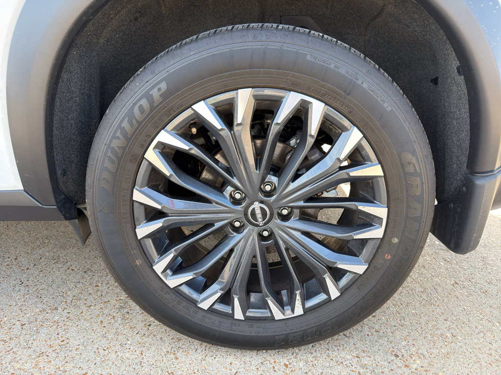 Used 2025 Nissan Rogue SL w/ Tech Package FWD image 10