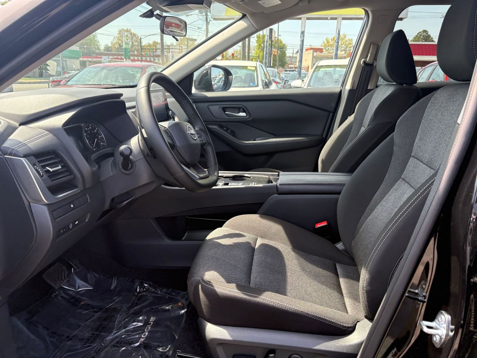 Used 2025 Nissan Rogue SV image 29