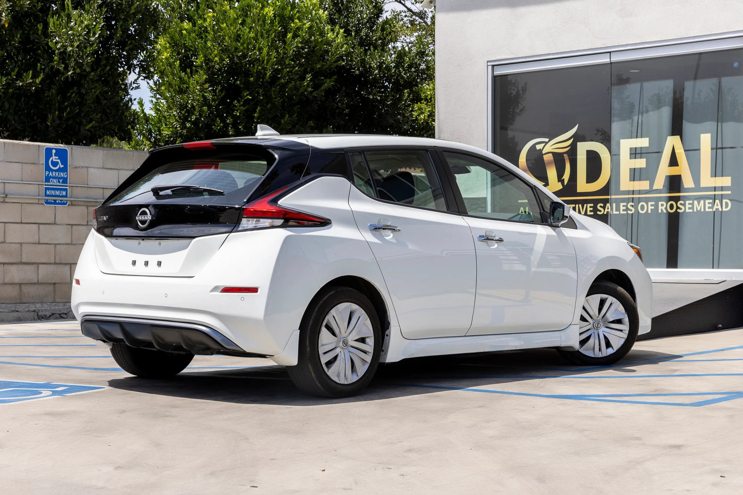 Used 2025 Nissan Leaf S FWD image 14