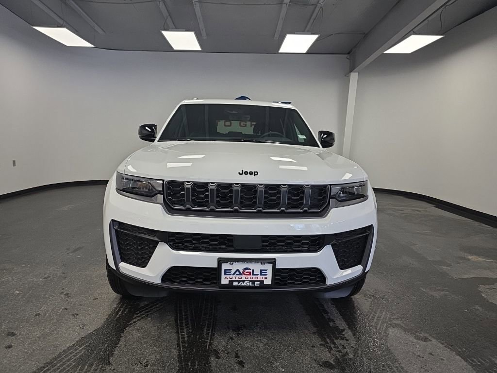 New 2026 Jeep Grand Cherokee Altitude AWD/4WD image 4
