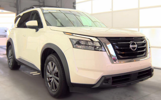 Used 2023 Nissan Pathfinder SV w/ SV Premium Package AWD/4WD image 3