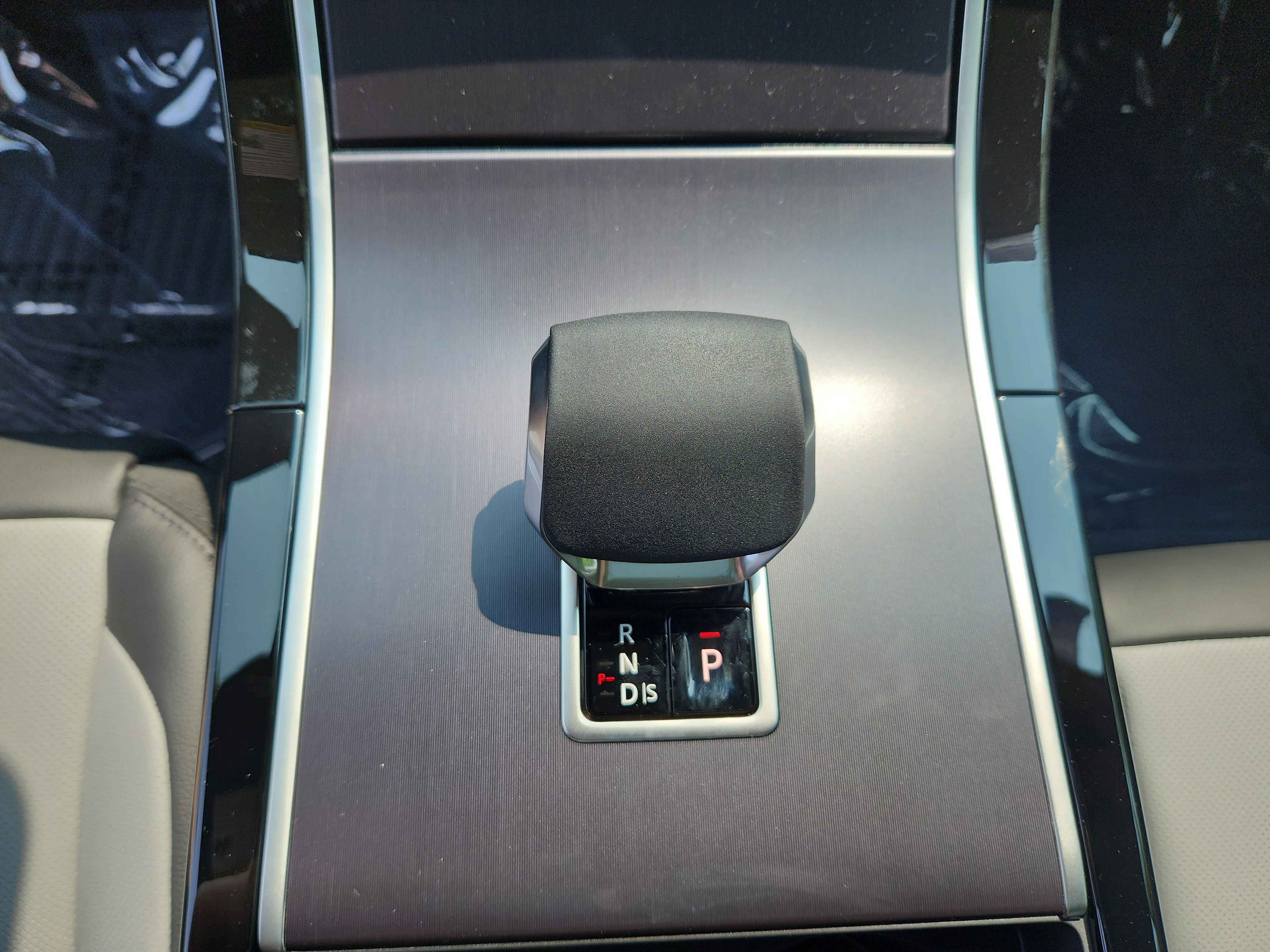 Used 2026 Land Rover Range Rover Velar Dynamic SE image 16