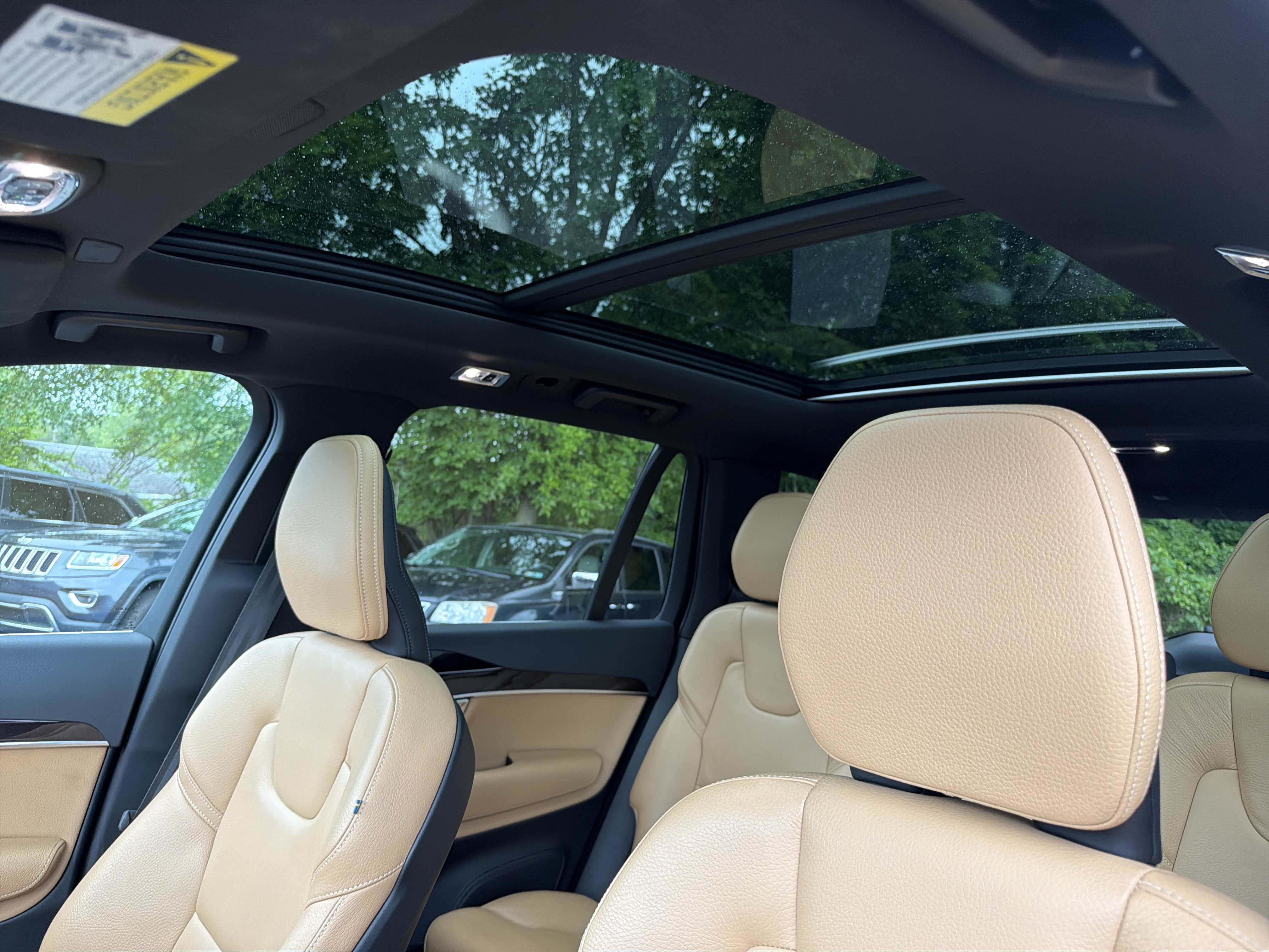 Used 2019 Volvo XC90 T6 Momentum w/ Advanced Package AWD/4WD image 17