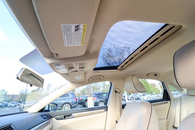 Used 2017 Volkswagen Passat 1.8T SE image 32