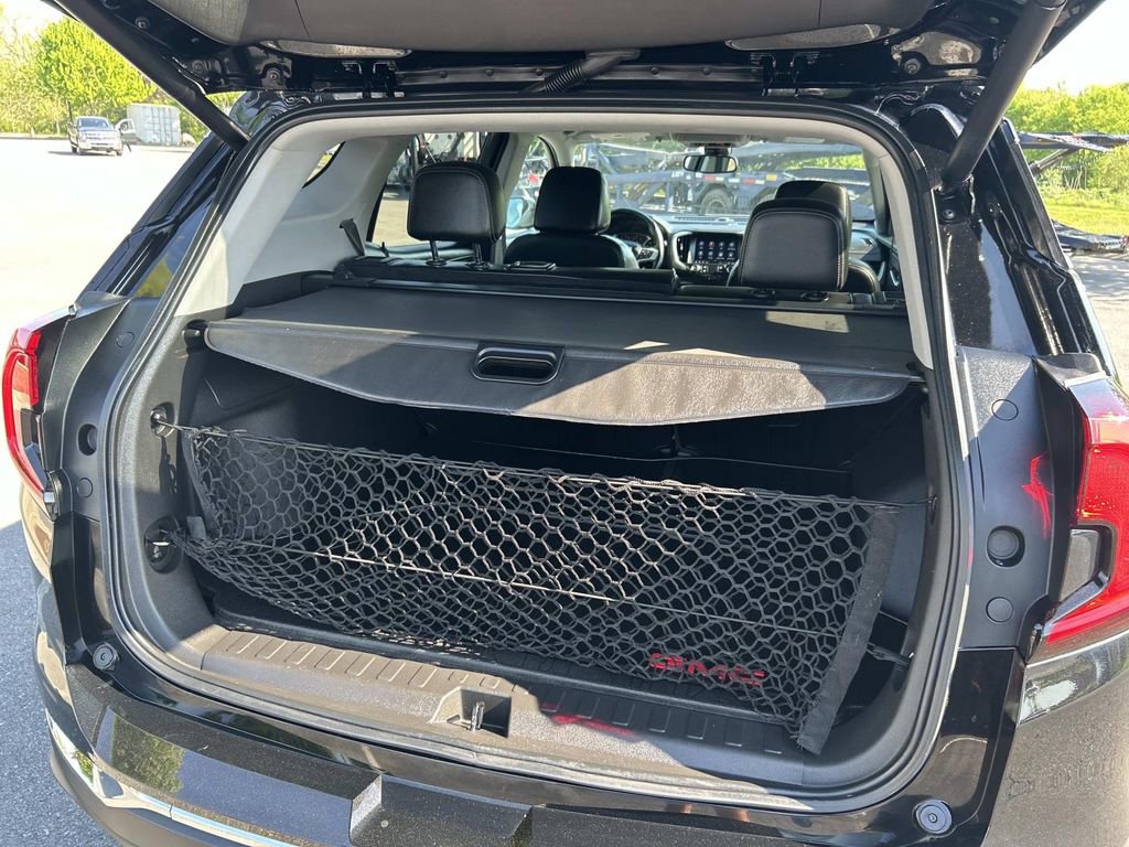 Used 2023 GMC Terrain SLT w/ Infotainment Package II AWD/4WD image 13